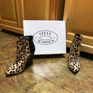 STEVEN MADDEN WEDGE BOOTIES